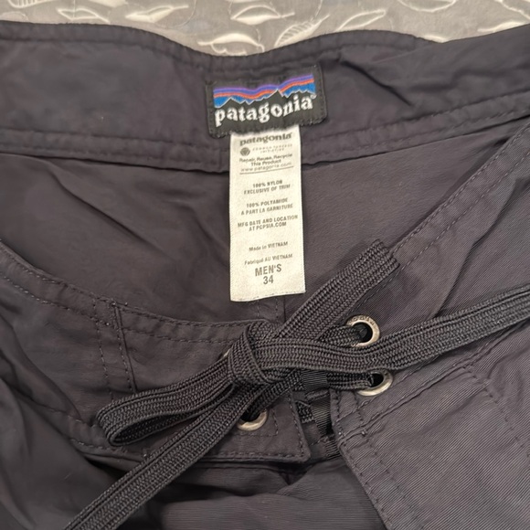 PATAGONIA men’s black swim trunks, size 34 - Picture 2 of 8